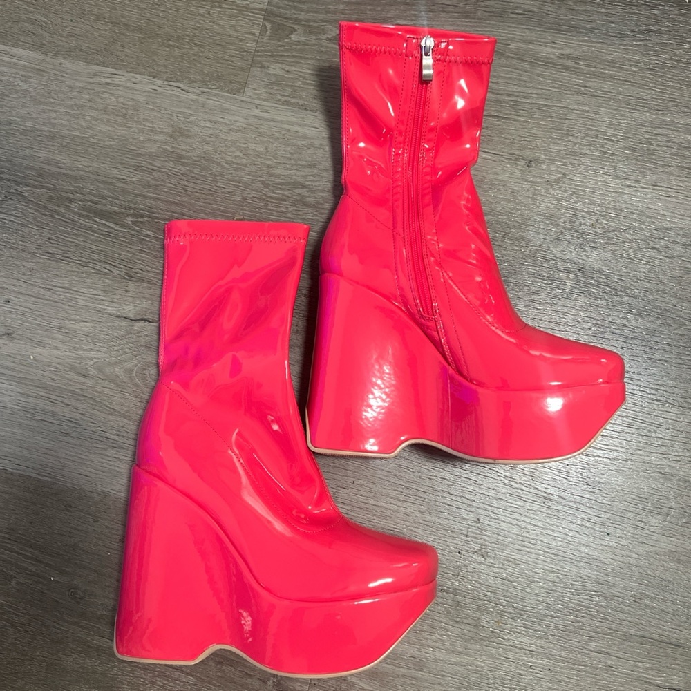 Women's Platform Boots in Shiny Pink